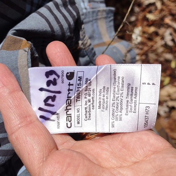 Carhartt relaxed fit S plaid button down NWOT - Picture 4 of 6